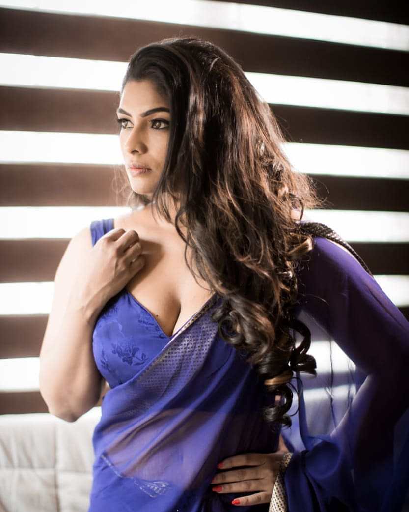VJ Maheswari Chanakyan Tamil TV Actress 015