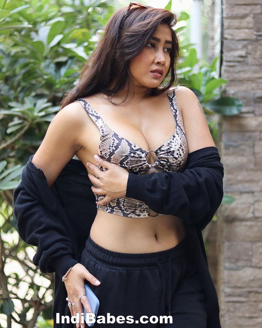 Bengali Beauty Jiya Roy Hot 43