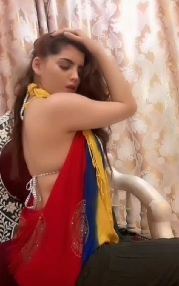 sarika raghwa backless hot actress 3